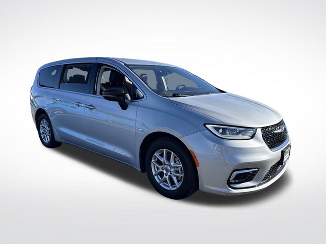 Used 2024 Chrysler Pacifica - photo 12