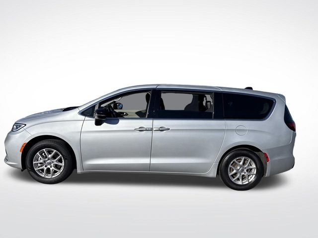 Used 2024 Chrysler Pacifica - photo 6