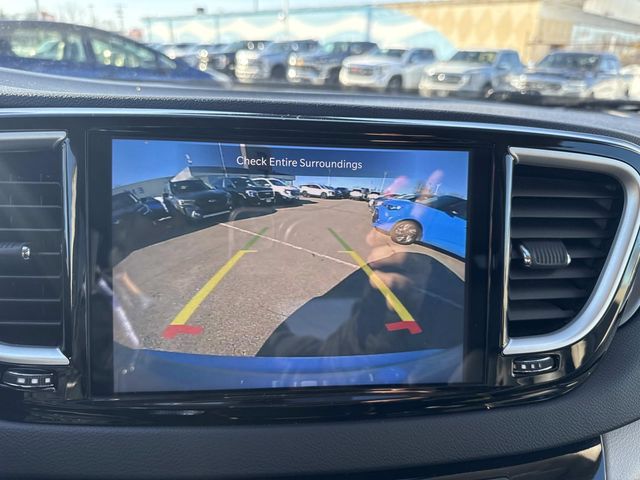 Used 2024 Chrysler Pacifica - photo 25