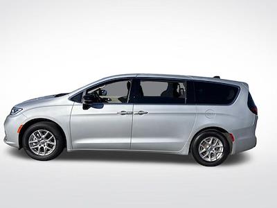Used 2024 Chrysler Pacifica - photo 1