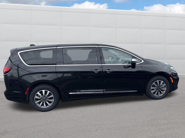 Used 2023 Chrysler Pacifica - photo 11