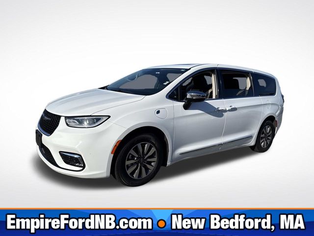 Used 2023 Chrysler Pacifica Limited Minivan - photo 1