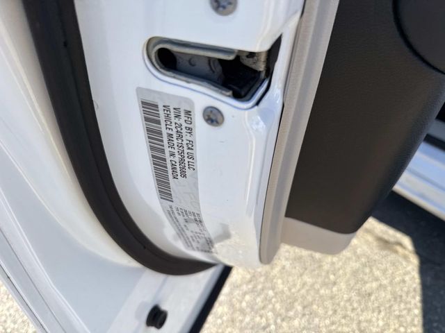 Used 2023 Chrysler Pacifica - photo 23