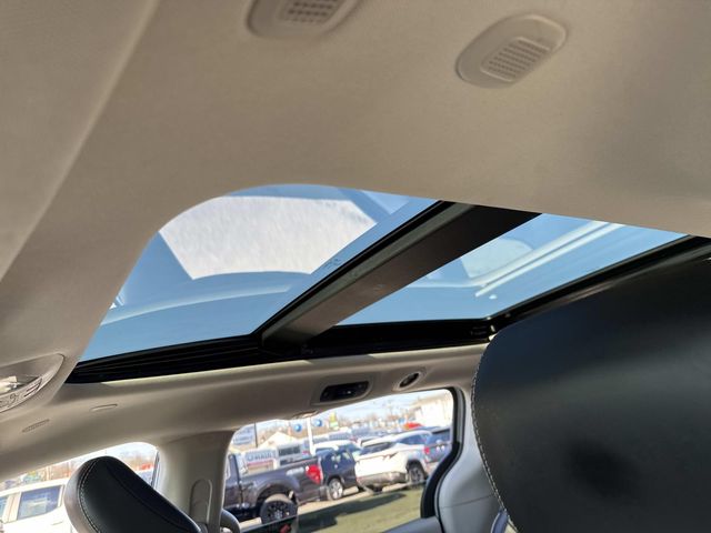 Used 2023 Chrysler Pacifica - photo 25