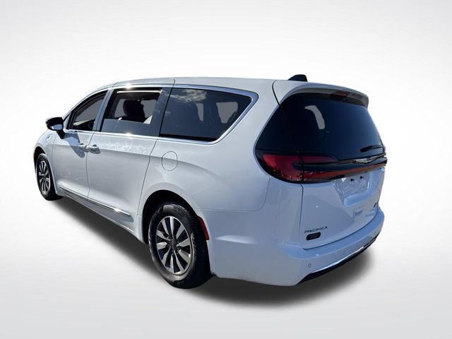 Used 2023 Chrysler Pacifica - photo 2