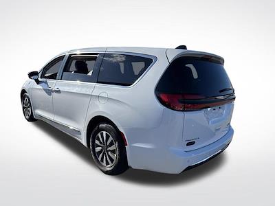Used 2023 Chrysler Pacifica - photo 2