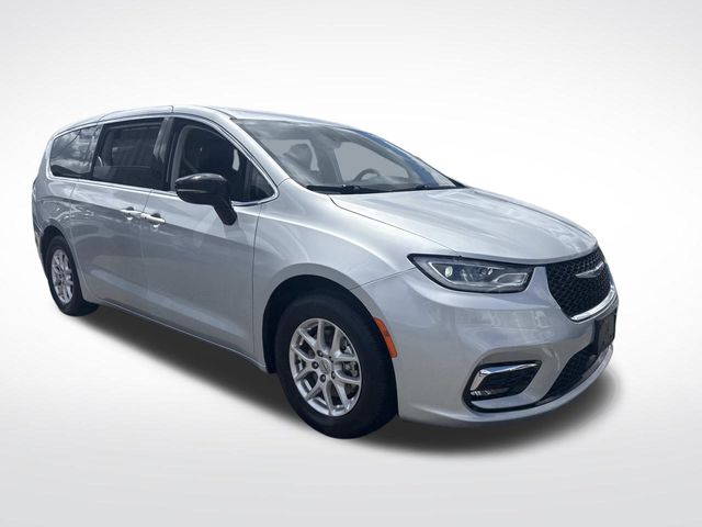 Used 2024 Chrysler Pacifica - photo 11