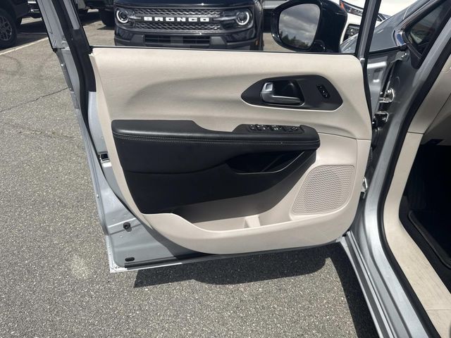 Used 2024 Chrysler Pacifica - photo 18