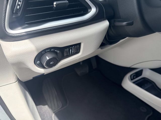 Used 2024 Chrysler Pacifica - photo 22