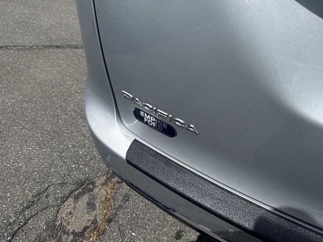 Used 2024 Chrysler Pacifica - photo 6