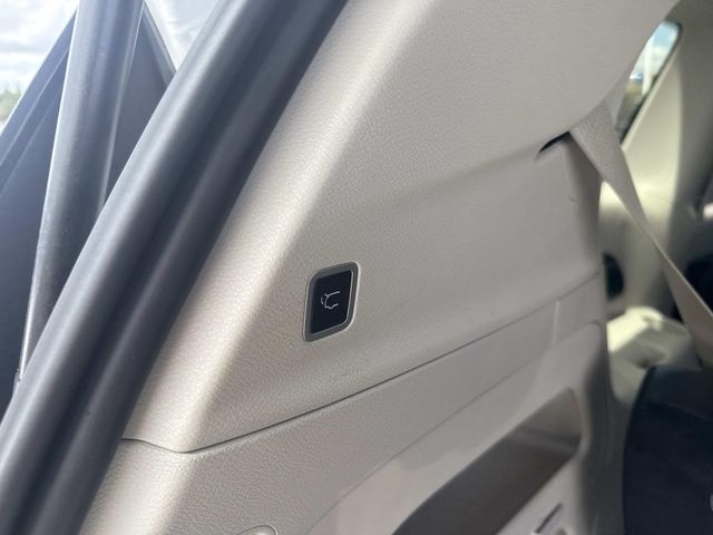 Used 2024 Chrysler Pacifica - photo 8