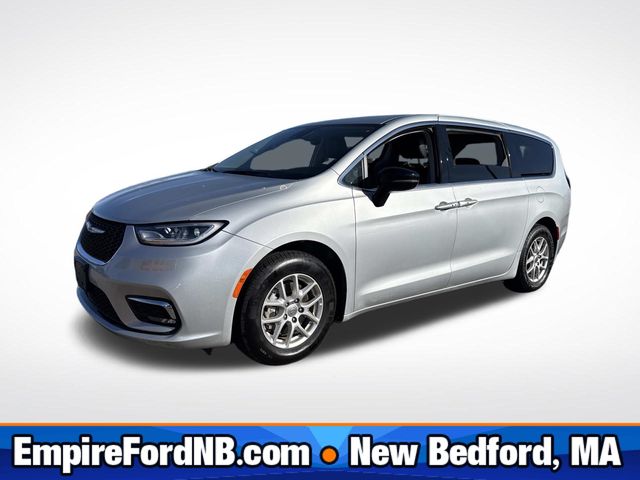 Used 2024 Chrysler Pacifica - photo 1