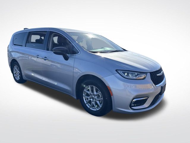 Used 2024 Chrysler Pacifica - photo 12