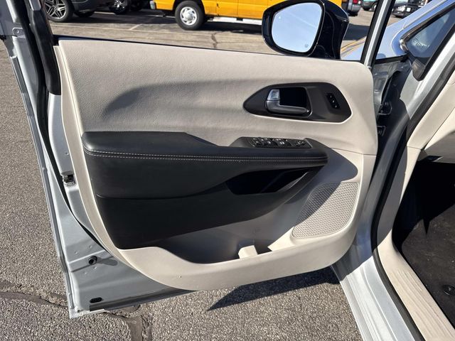 Used 2024 Chrysler Pacifica - photo 21