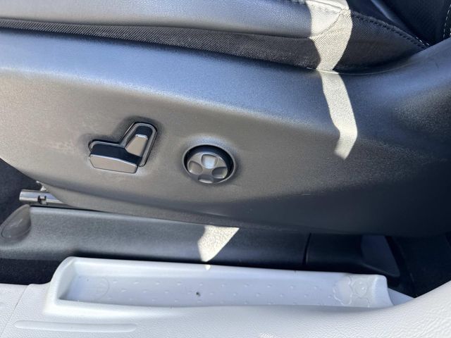 Used 2024 Chrysler Pacifica - photo 25
