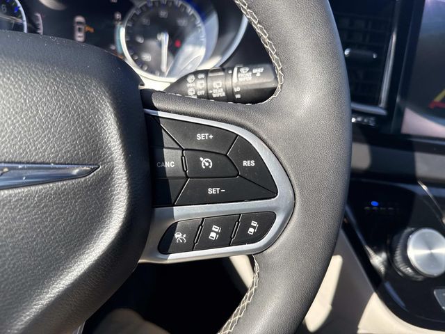 Used 2024 Chrysler Pacifica - photo 35