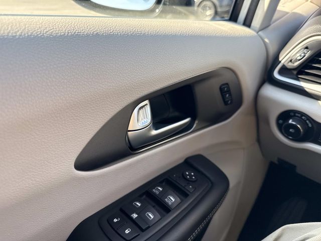 Used 2024 Chrysler Pacifica - photo 39