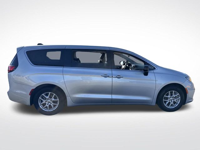 Used 2024 Chrysler Pacifica - photo 11