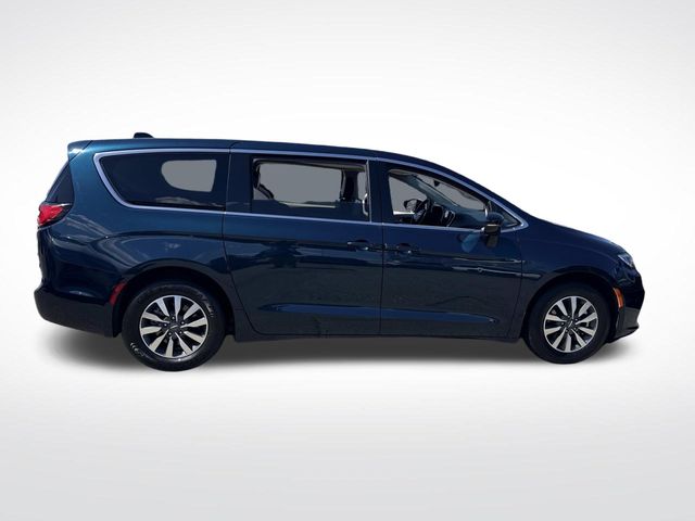 Used 2024 Chrysler Pacifica - photo 11