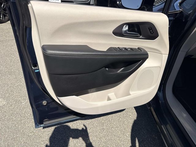 Used 2024 Chrysler Pacifica - photo 20