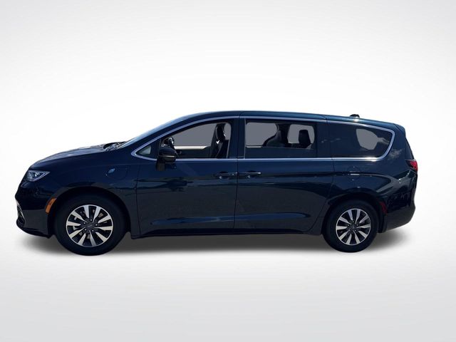Used 2024 Chrysler Pacifica - photo 1