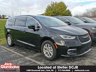 Used 2025 Chrysler Pacifica Select Minivan for sale #309172 - photo 1