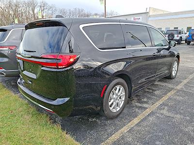 Used 2025 Chrysler Pacifica Select Minivan for sale #309172 - photo 2