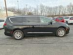Used 2025 Chrysler Pacifica Select Minivan for sale #309172 - photo 8