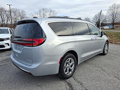 Used 2023 Chrysler Pacifica Limited Minivan for sale #309182 - photo 2