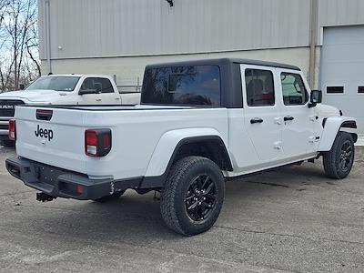 Used 2022 Jeep Gladiator Altitude Crew Cab for sale #309227 - photo 2