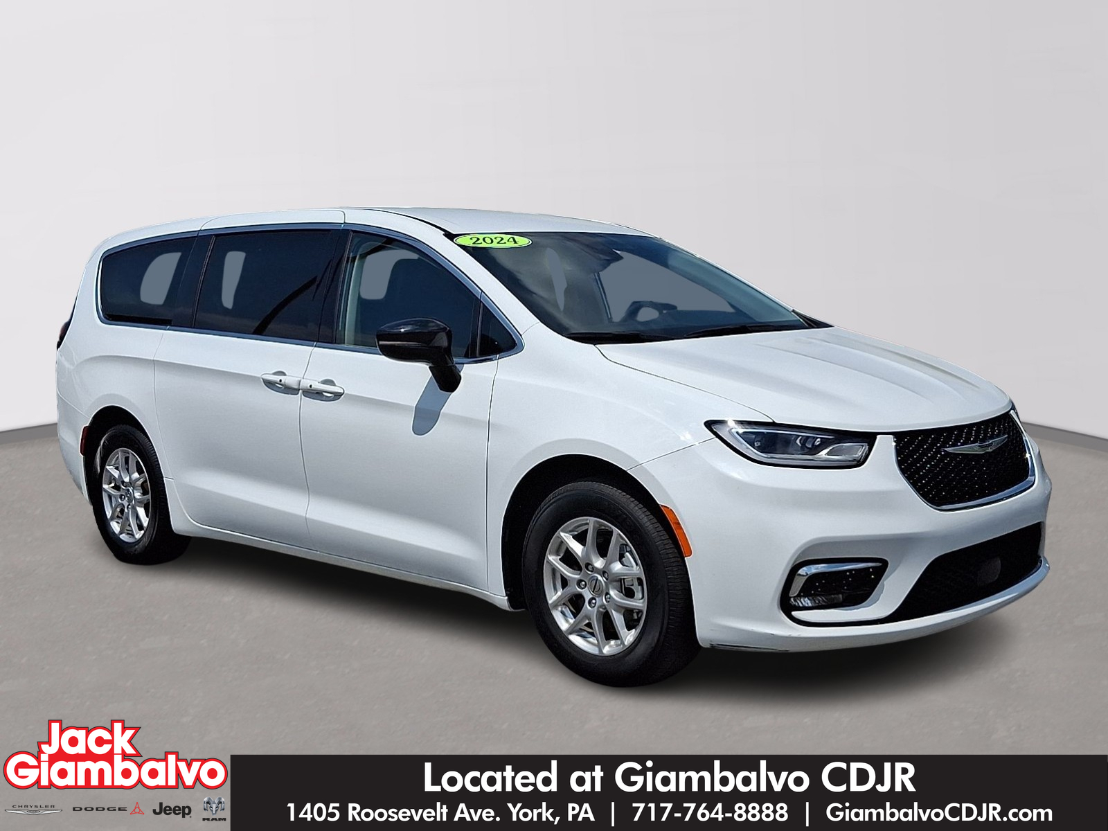 Used 2024 Chrysler Pacifica - photo 1