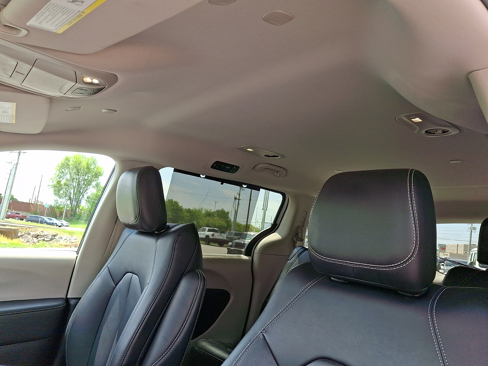 Used 2024 Chrysler Pacifica - photo 24