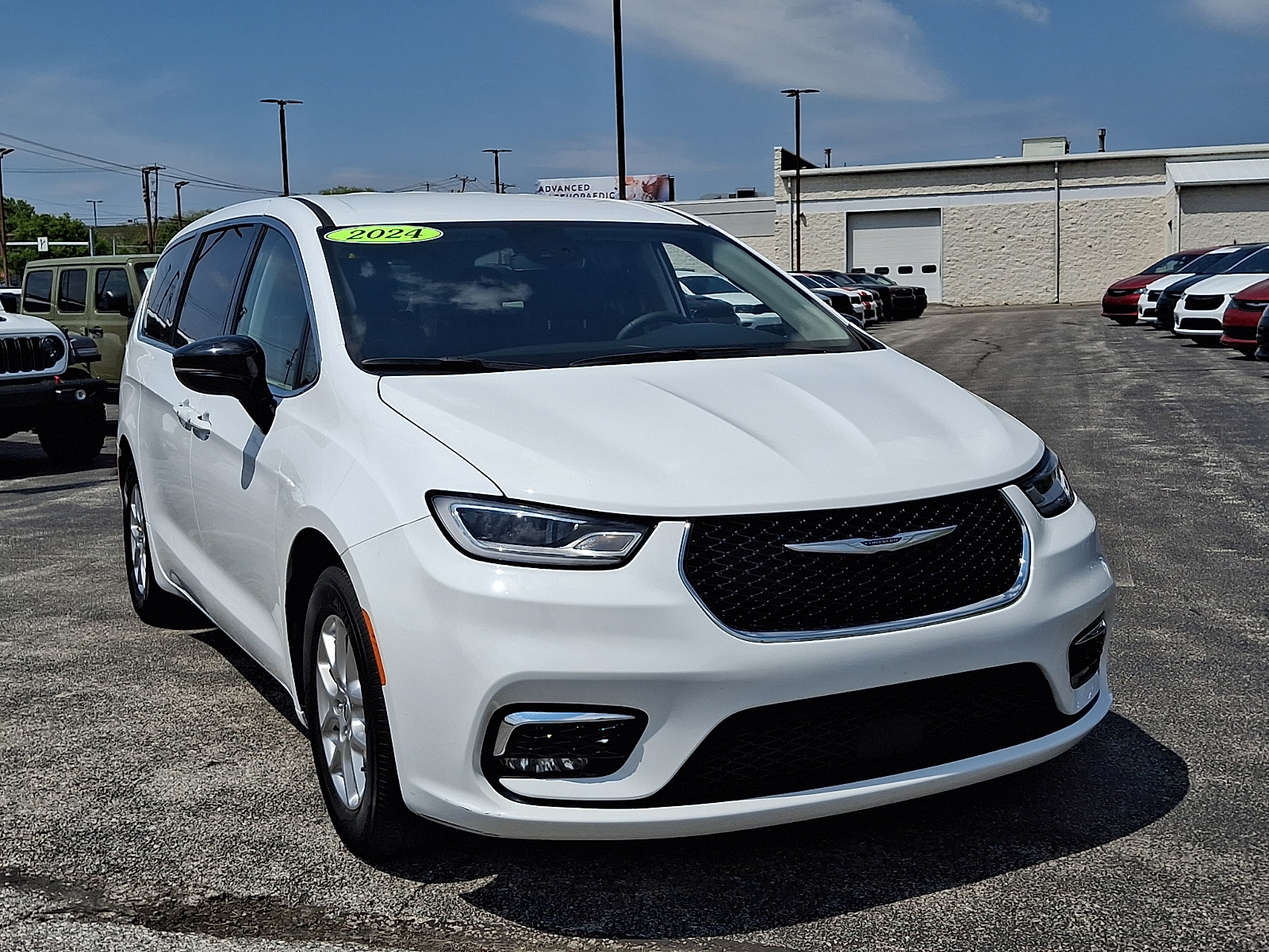 Used 2024 Chrysler Pacifica - photo 6