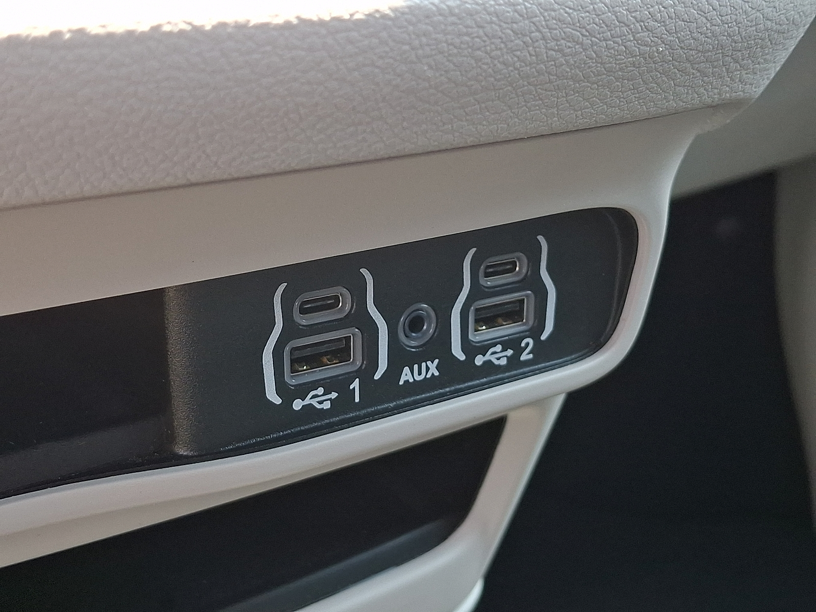 Used 2024 Chrysler Pacifica - photo 32