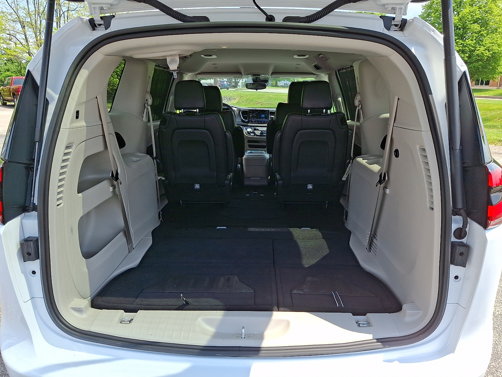 Used 2024 Chrysler Pacifica - photo 37