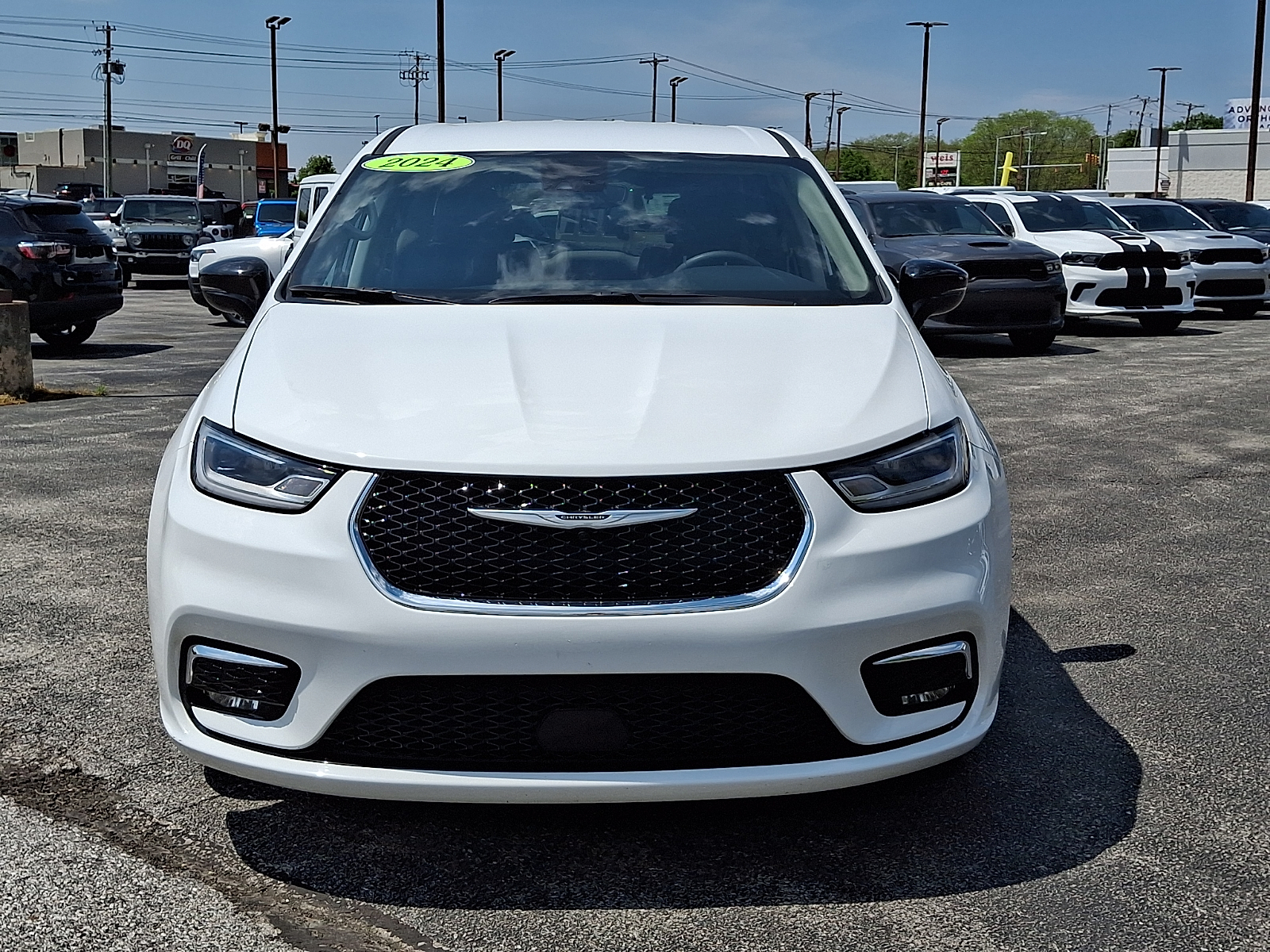 Used 2024 Chrysler Pacifica - photo 7