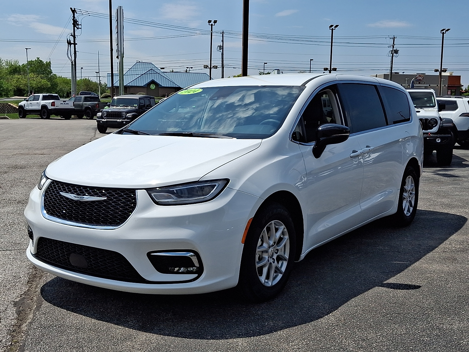 Used 2024 Chrysler Pacifica - photo 8