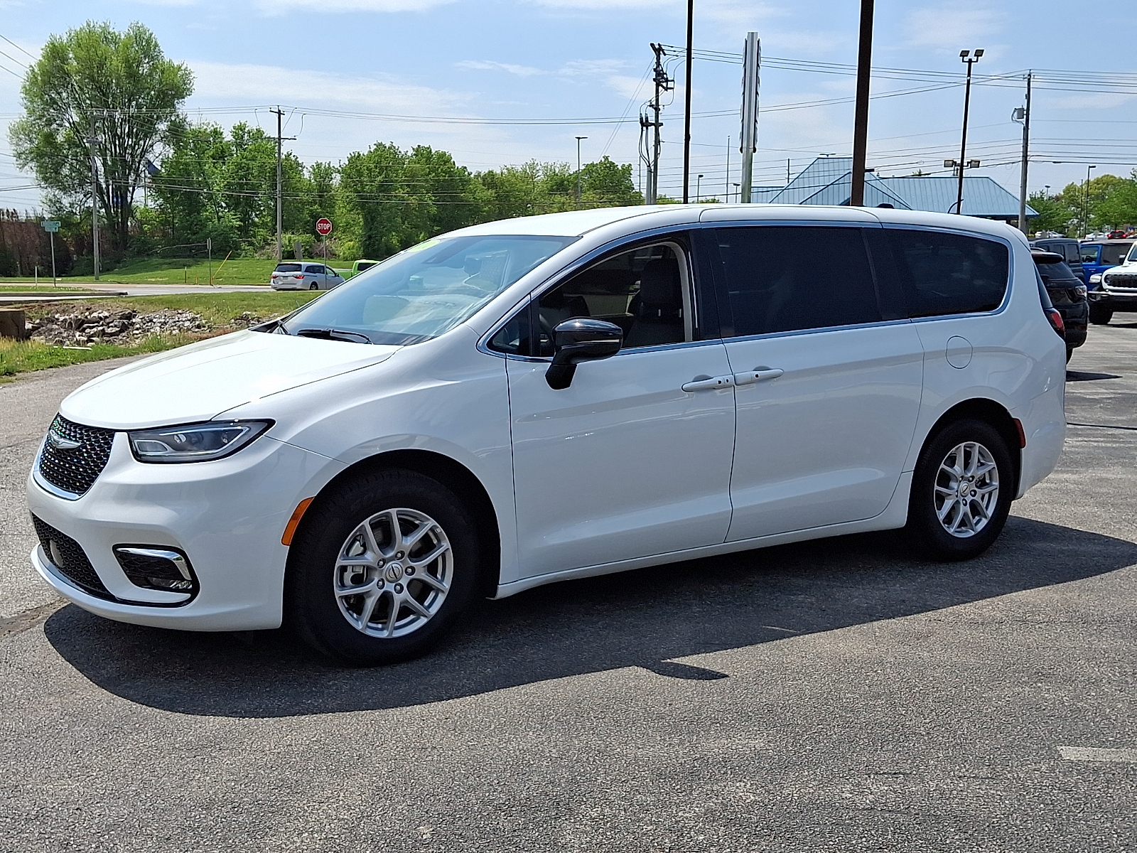 Used 2024 Chrysler Pacifica - photo 9