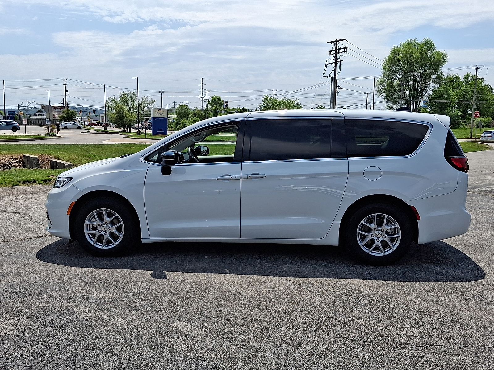 Used 2024 Chrysler Pacifica - photo 10