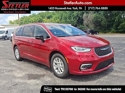 Used 2026 Chrysler Pacifica - photo 1