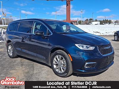 Used 2023 Chrysler Pacifica - photo 1