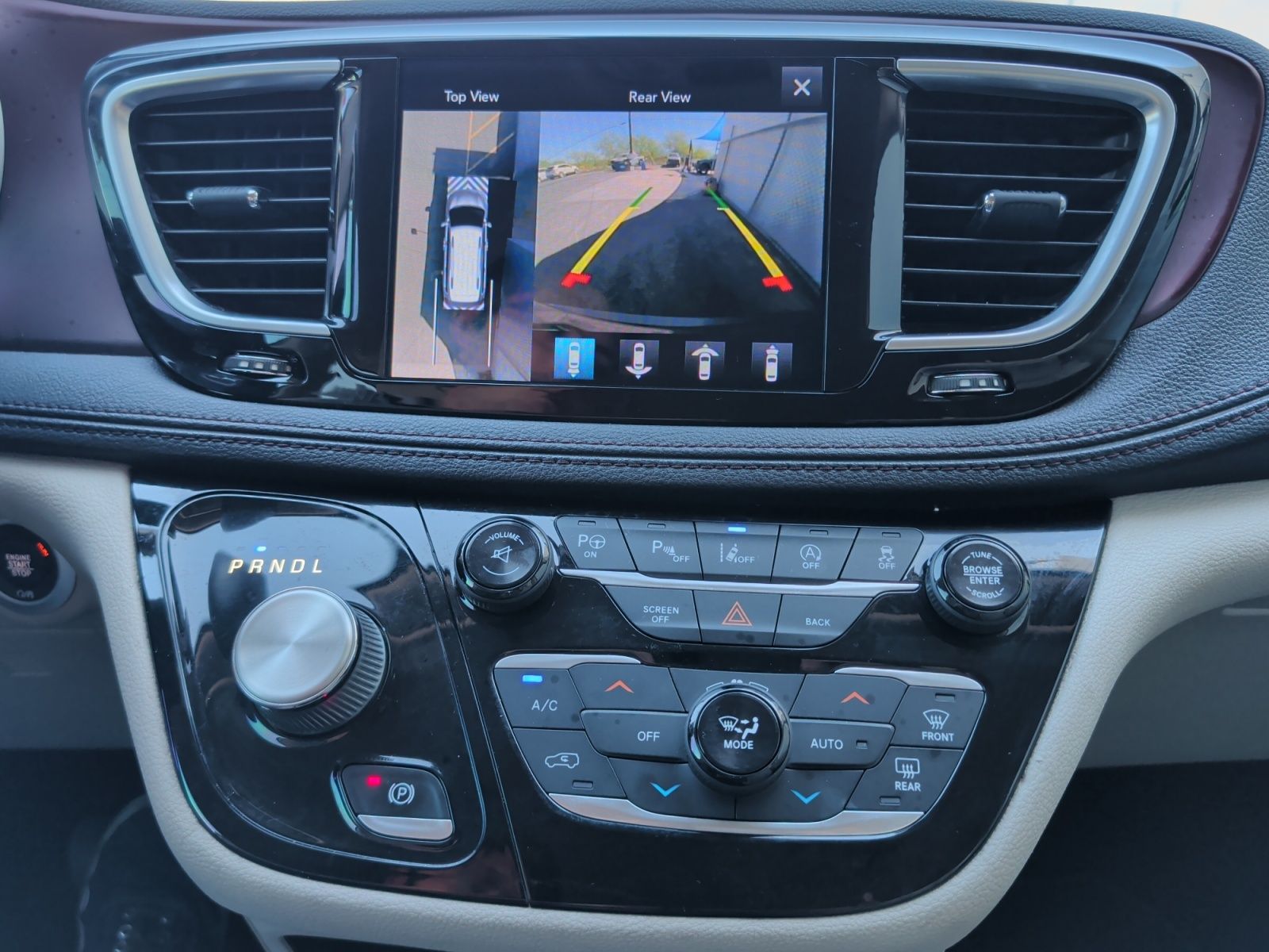 Used 2017 Chrysler Pacifica - photo 18