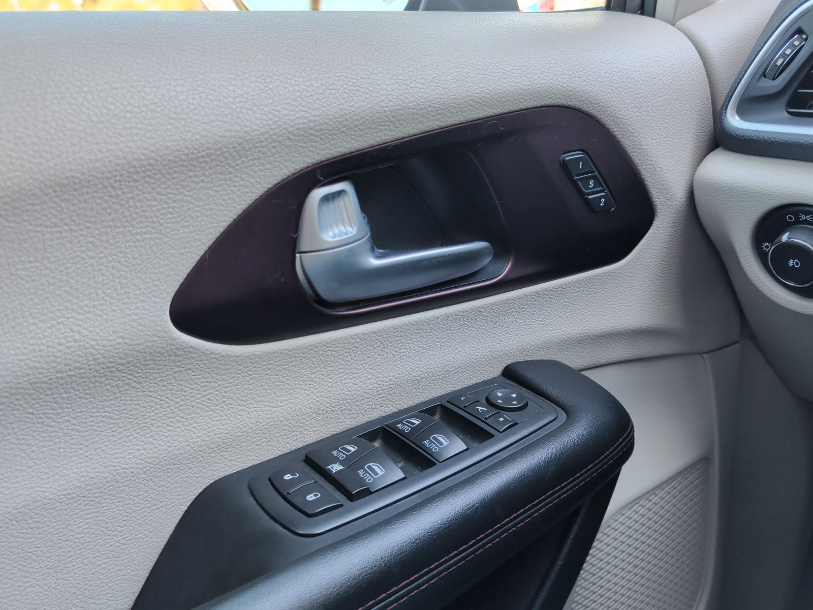 Used 2017 Chrysler Pacifica - photo 22