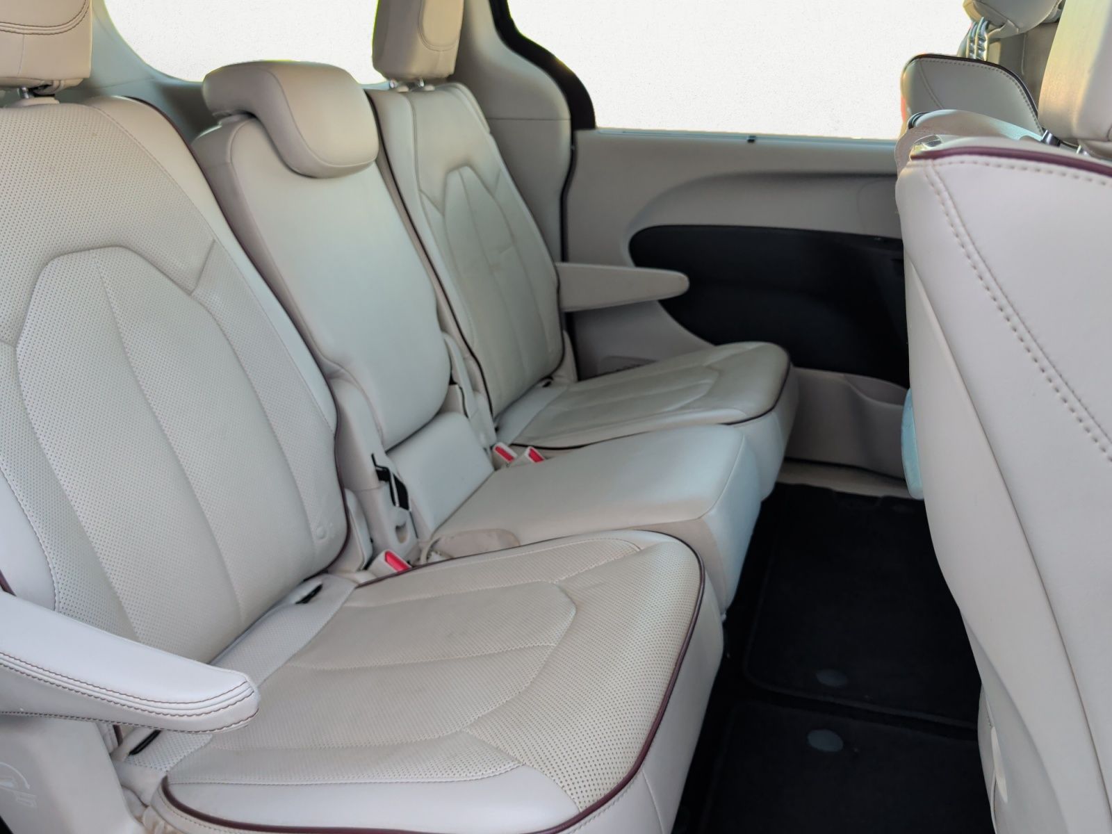 Used 2017 Chrysler Pacifica - photo 24