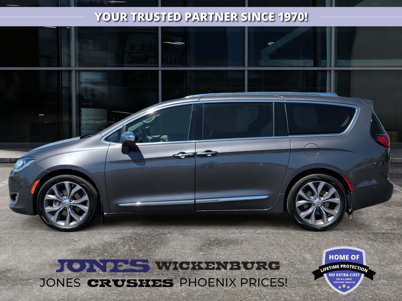 Used 2018 Chrysler Pacifica - photo 2