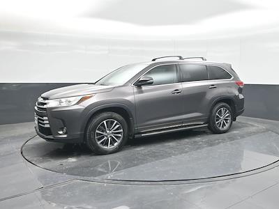 Used 2017 Toyota Highlander - photo 1