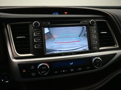 Used 2017 Toyota Highlander - photo 1