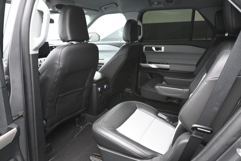 Used 2024 Ford Explorer - photo 6