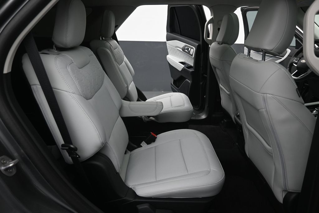 Used 2025 Ford Explorer - photo 14