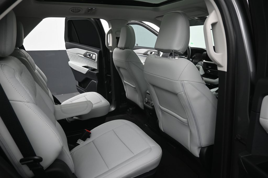 Used 2025 Ford Explorer - photo 16